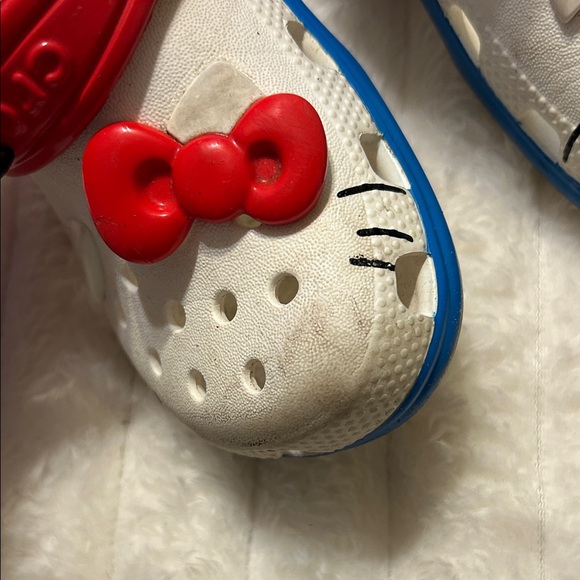 Hello Kitty Crocs - Picture 3 of 13